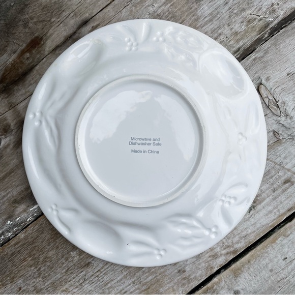 White salad plate pine cones & holly leaves - Picture 6 of 8